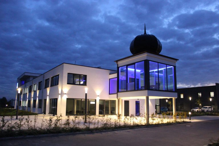 Firmengebaeude web 768x512