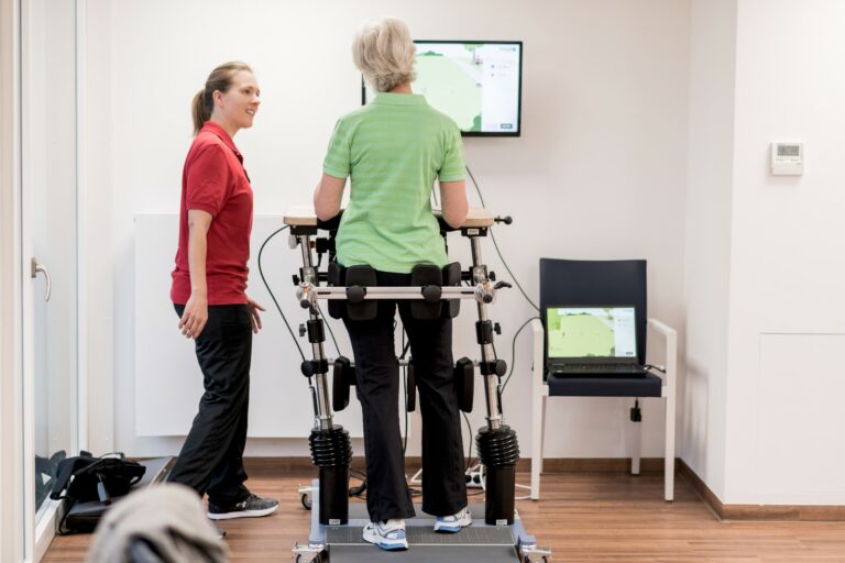 Berliberlinski Frau macht Uebung 1276 1600 768x512